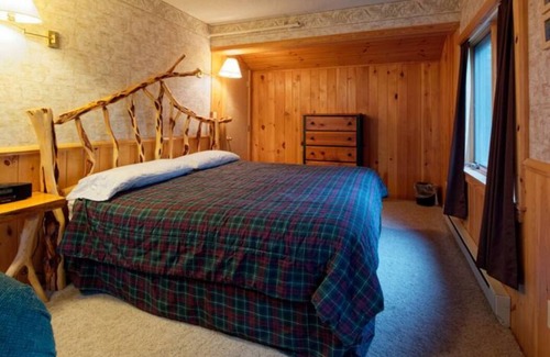 Orr Resort | Elbow Lake Lodge: Bears Den Studio Suite