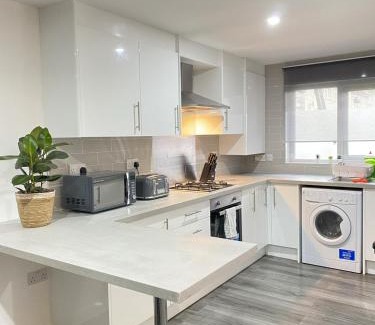 Cheetham Hill House | Elcot Close Private Room in a 4 Bed Shared House