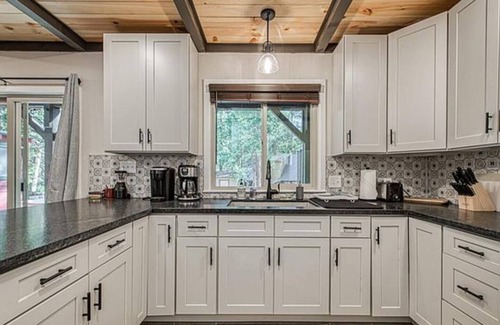 Shaver Lake Cabin | Elderberry Cabin - Location Goals + Tub Time