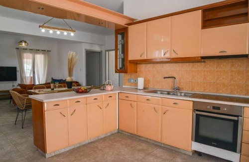 Adamas House | Eleftheria Home