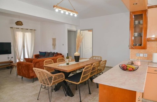 Adamas House | Eleftheria Home