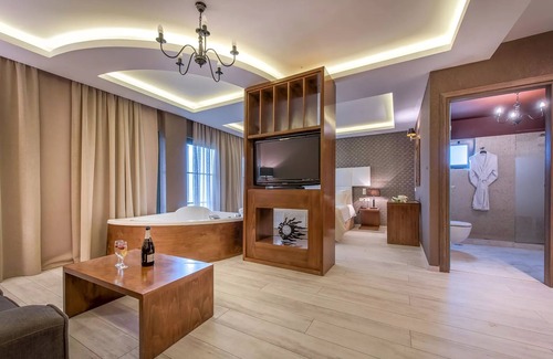 Planos Hotel | Elegance Luxury Executive Suites - Adults Only