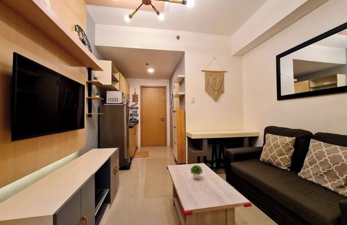 Project 7 Condo | Elegant 1BR nr SM North/Fast WIFI/Netflix