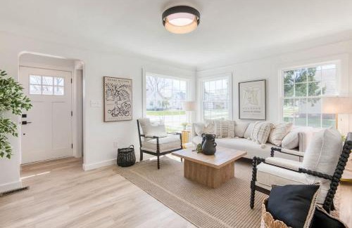 Parma House | Elegant 4BR Deck & Office