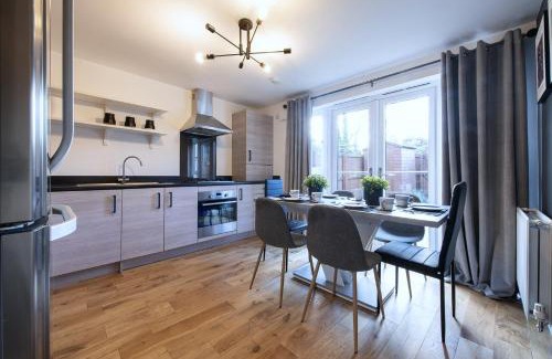 Liberton House | Elegant 4BR Home, Free Parking, City Centre, Sleeps7