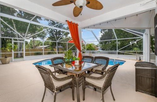 Interchange Square Apartment | Elegant 4BR Pool Sanctuary - Ideal for Work or Play!