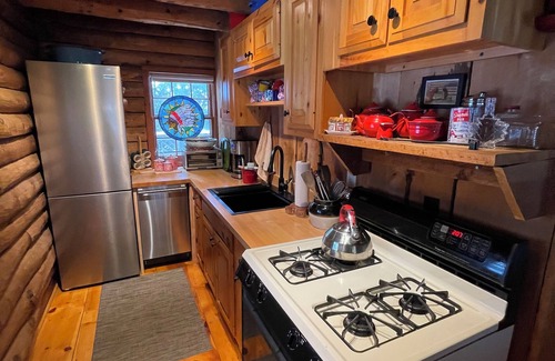 Newfane Cabin | Elegant and cozy log cabin combines vintage design with contemporary luxury