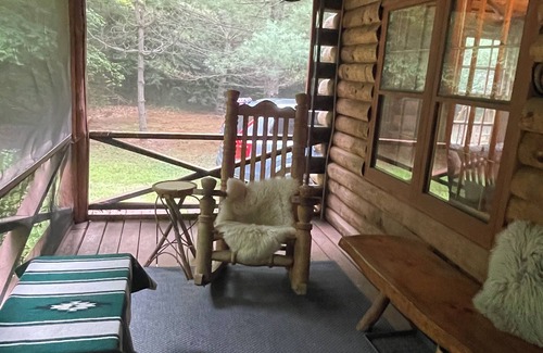 Newfane Cabin | Elegant and cozy log cabin combines vintage design with contemporary luxury