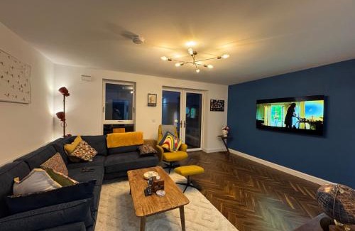 Ongar House | Elegant and Cozy room in quiet estate
