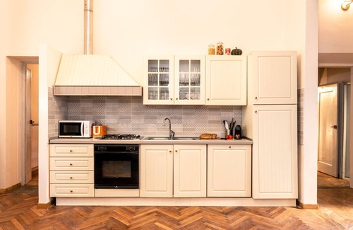 Santissima Annunziata Apartment | Elegant and historic 3-Bedroom in city center