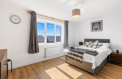Little Hulton Apartment | Elegant and Spacious 4bedroom property in Worsley
