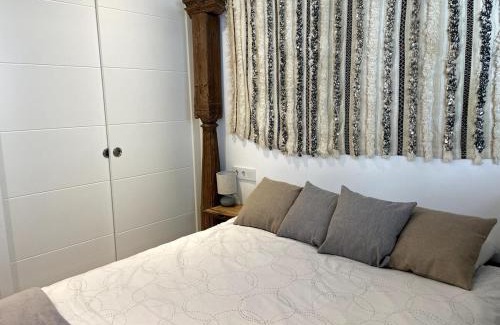 Tarifa Apartment | Elegant apartment, central, pool and parking