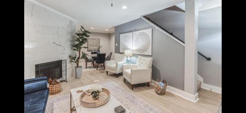 Inniswold Apartment | Elegant condo Two ensuite baths with gourmet kitchen near Mall of LA & LSU Top restaurant venues