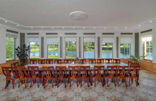 Jarva County House | Elegant Conference room at Sinso Talu