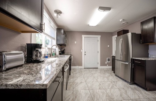 Hilltop House | Elegant Downtown Tacoma Home