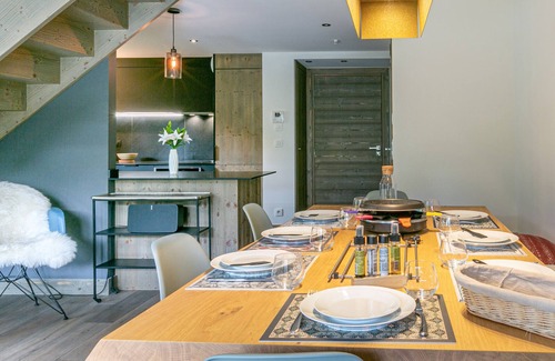 Le Cret Apartment | Elegant Duplex Apartment with Great Light, WiFi, and Parking in Val-d'Isère