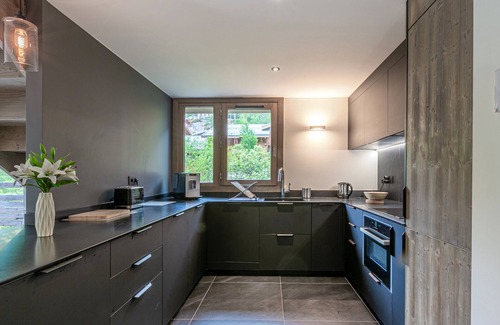 Le Cret Apartment | Elegant Duplex Apartment with Great Light, WiFi, and Parking in Val-d'Isère