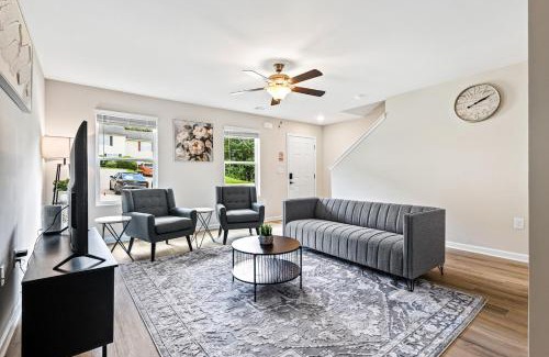 Austell House | Elegant Escape Near Six Flags with WiFi, AC