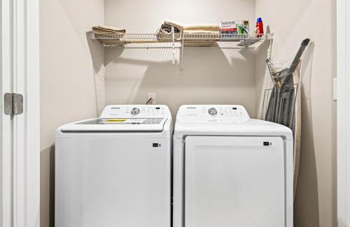 Austell House | Elegant Escape Near Six Flags with WiFi, AC