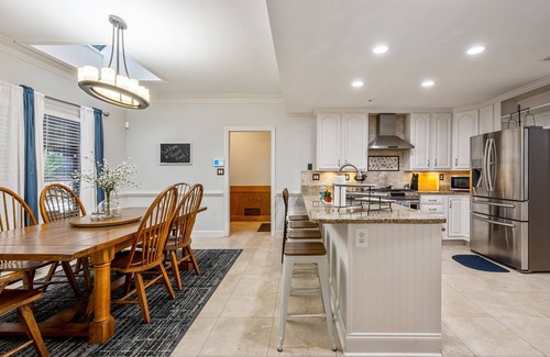 Cartersville House | Elegant Farm Stay 18 Beds Pool (Seasonal)