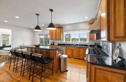 Chester Apartment | Elegant Home 7BRs, Game Room, Luxury Yard, Pool