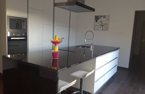 Ponta Delgada Villa | Elegant House and Modern 3 double rooms!