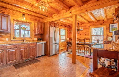 Cherokee Cabin | Elegant Log Cabin between Cherokee and Bryson City, hot tub & fire pit