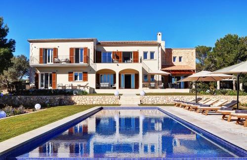 Portocolom Villa | Elegant Mallorca Home Can Estera 6 Bedrooms All En-Suite Extra Large Private Pool Porto Colom
