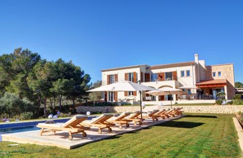 Portocolom Villa | Elegant Mallorca Home Can Estera 6 Bedrooms All En-Suite Extra Large Private Pool Porto Colom