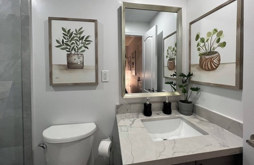 Halton Regional Municipality House | Elegant Modern Decor Whole Townhouse In Milton