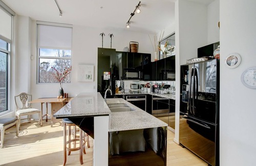 Woodland Heights Condo | Elegant, Modern, near Downtown Condo