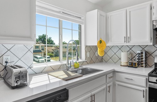 Southwestern Sacramento House | Elegant Retreat for 10 Hot Tub Games Mini Golf Stylish & Serene Getaway