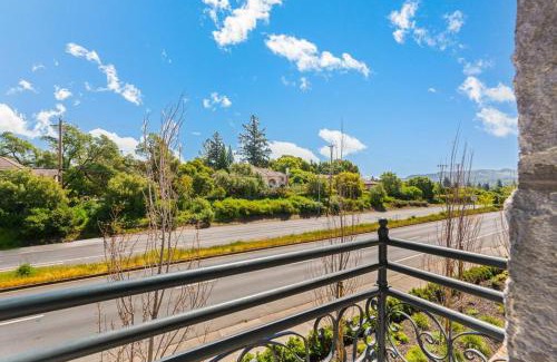 Santa Rosa Apartment | Elegant Santa Rosa Getaway at Historic Stonehouse!