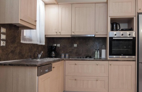 Petralona Apartment | Elegant Spacious 2 Bd Apt in Petralona
