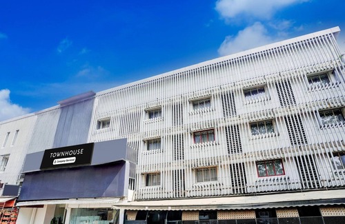 Khar House | Elegant Stays at The Unicontinental Khar Mumbai
