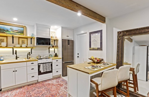 High Springs Apartment | Elegant Studio, 5 Min Walk to Main Street’s Antique Shops & Restaurants!