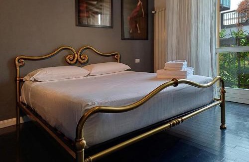 Zona Lancetti Apartment | Elegant Stylish House Milano with Garden & AC