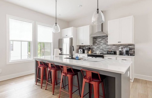 Chosewood Park House | Elegant Townhouse – Near Midtown & ATL Attractions