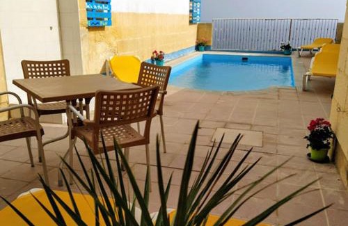Qala Villa | Elegant Villa in Iż-Żebbuġ + Pool