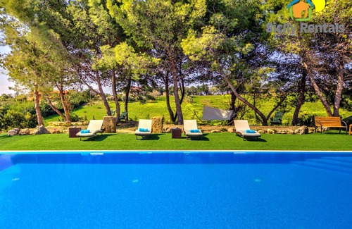 Seccagrande Villa | Elegant villa with swimming pool close to enchanting historical and natural beauties