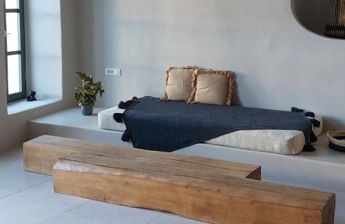 Megalochori Apartment | Elements Cave Suites