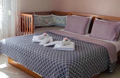 Mavromati Apartment | Eleni's GuestHouse