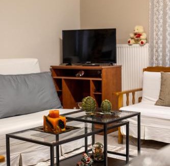 Mavromati Apartment | Eleni's GuestHouse