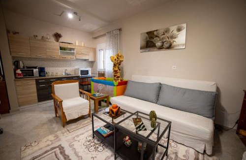 Mavromati Apartment | Eleni's GuestHouse