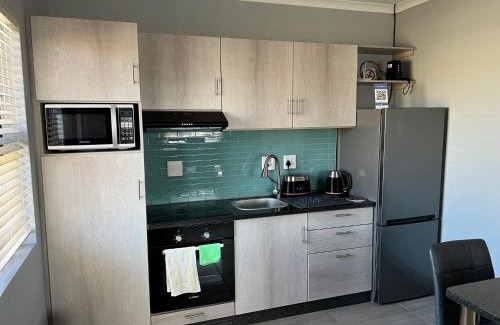 Moses Kotane House | Elephant House, 2 bedroom House, Next to Pilanesberg and Sun City