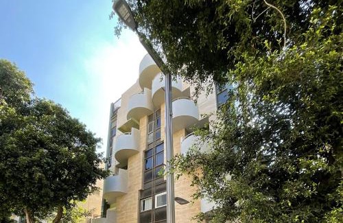 Tel Aviv Promenade Apartment | Eliezer Ben Yehuda Residence WITH SHELTER