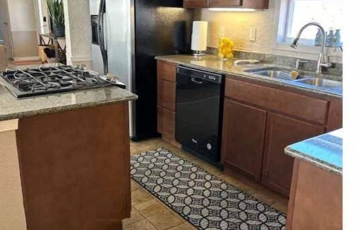 Las Cruces House | Elite Casita with EV Level II Charger & Indoor Jet Tub