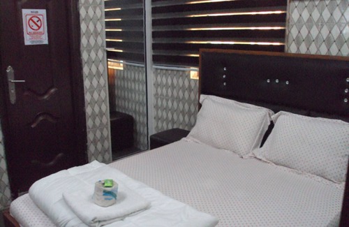 Port Harcourt Cabin | Elite Poolbar & Lodge