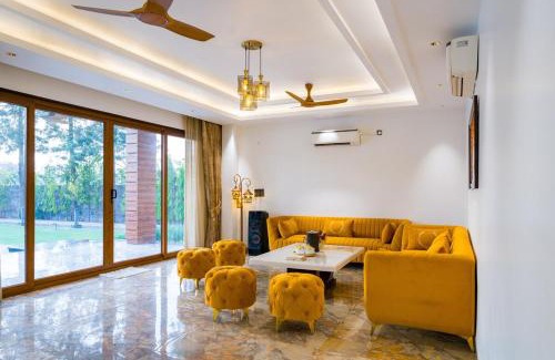Gurugram Villa | ELIVAAS Sanisa Farm 3-BHK Farmhouse with Pvt Pool, Game Zone & Lush Garden