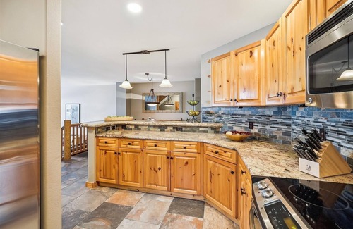 Four O'Clock House | Elk Ridge 432 4 Bedroom Townhouse by RedAwning